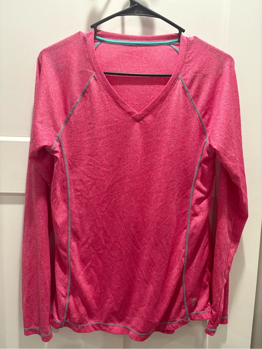 Women's Long Sleeve V-Neck Performance Top - Pink